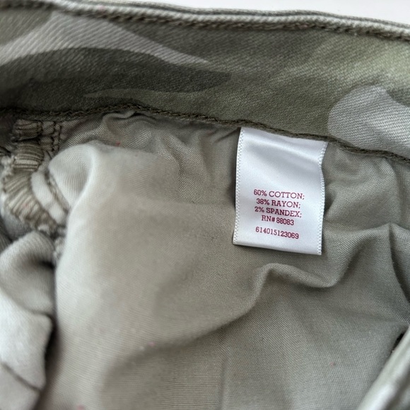 WOMEN’S Camo Jeggings Low Rise EUC Size 13 - Picture 7 of 8